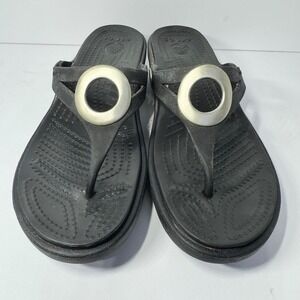 Crocs Sanrah Circle Wedge Flip Flops Black Silver Ring Thong Sandals Women's 6